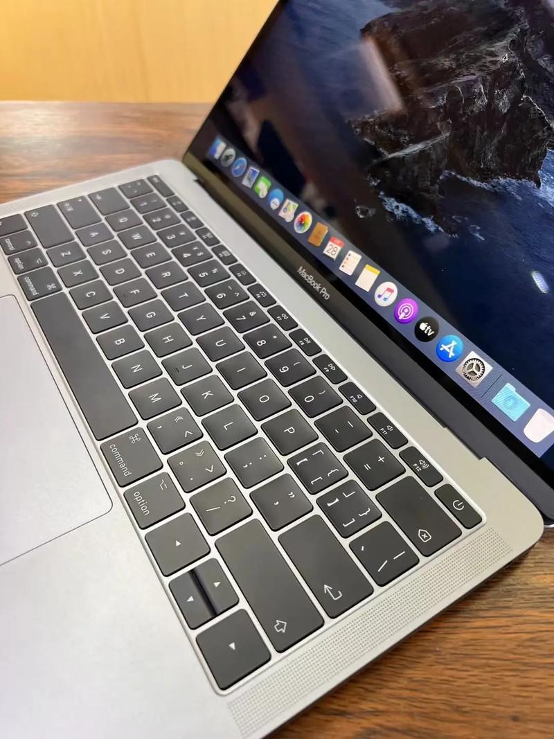 1819macbookpro 日本评测：苹果笔记本的强劲能与精致工艺