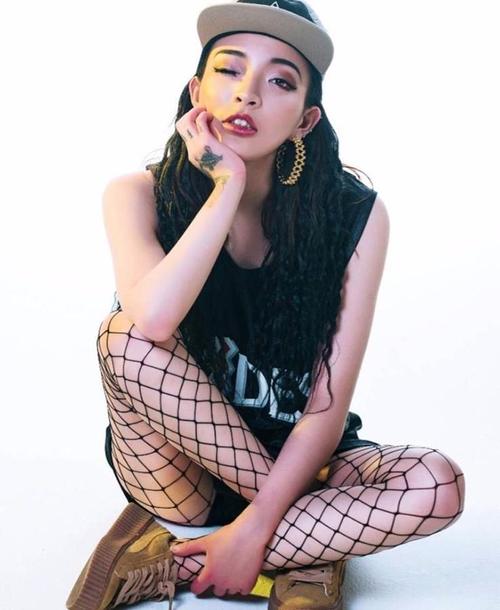 中国大陆女rapper18岁仙，甜美嗓音与酷炫说唱完美结合，带你领略不一样的音乐世界